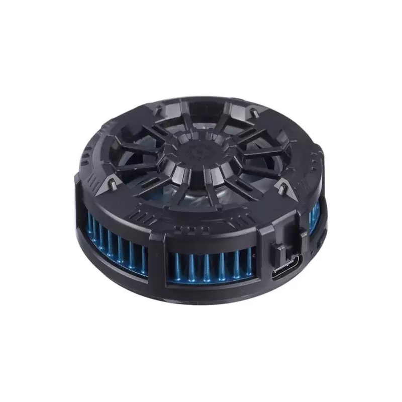 فن خنک‌کننده X106 نصب‌شده روی گوشی در حال بازی