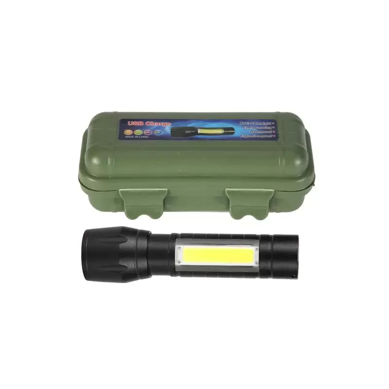 چراغ قوه XPE‑COB روشن در شب با نور متمرکز