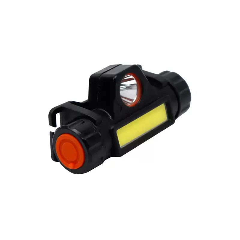 چراغ پیشانی High Power روشن در مسیر کوهستانی